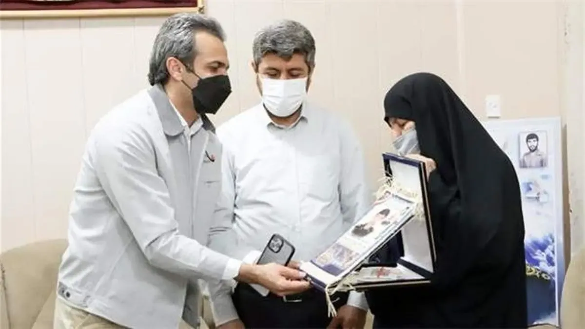 دیدار مدیرعامل مجتمع صنایع آلومینیوم جنوب با خانواده های معظم شهدا