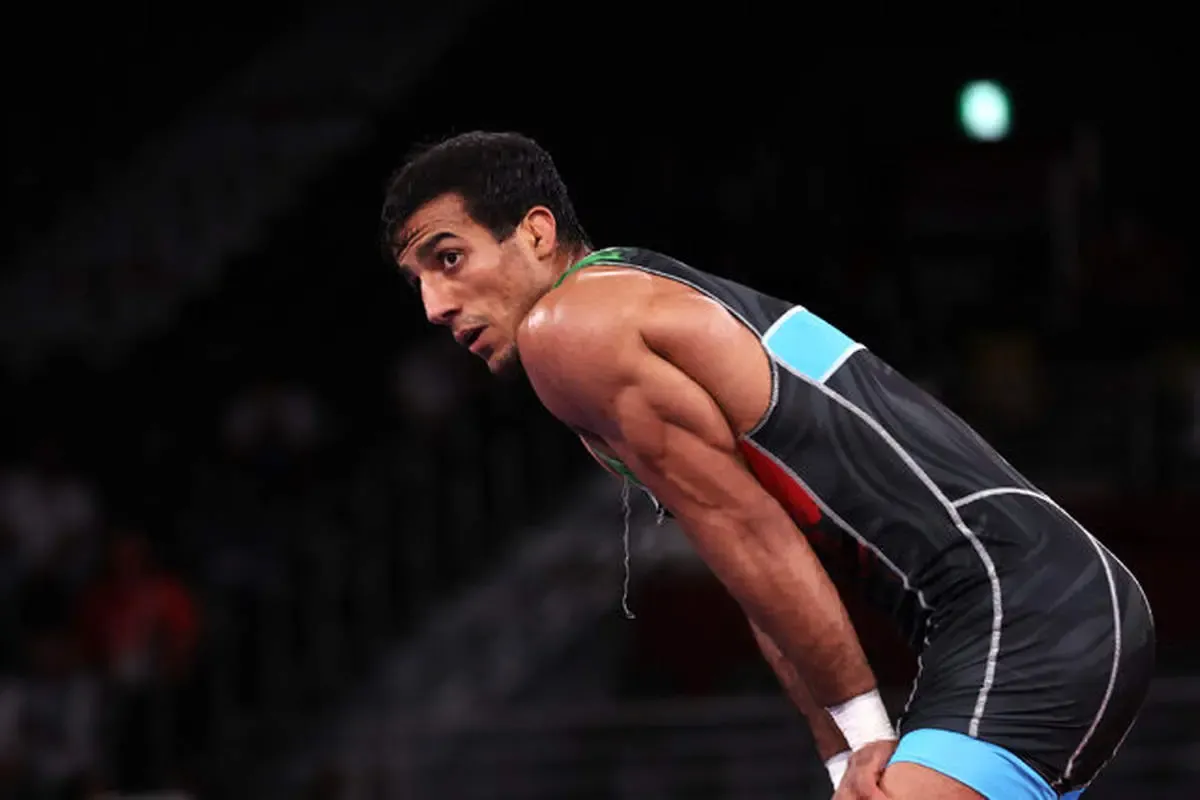 بخشش گرایی از سوی اتحادیه جهانی کشتی؛ پرتاب بطری ۴۶۰ میلیون آب خورد!