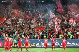 هواداران پرسپولیس مربی جنجالی استقلال در استادیوم به فحش بستند!