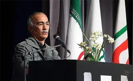 هدیه کراوات به وزیر ارشاد ایران