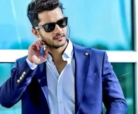 ساعد سهیلی در حال مانیکور ناخن!/ فیلم