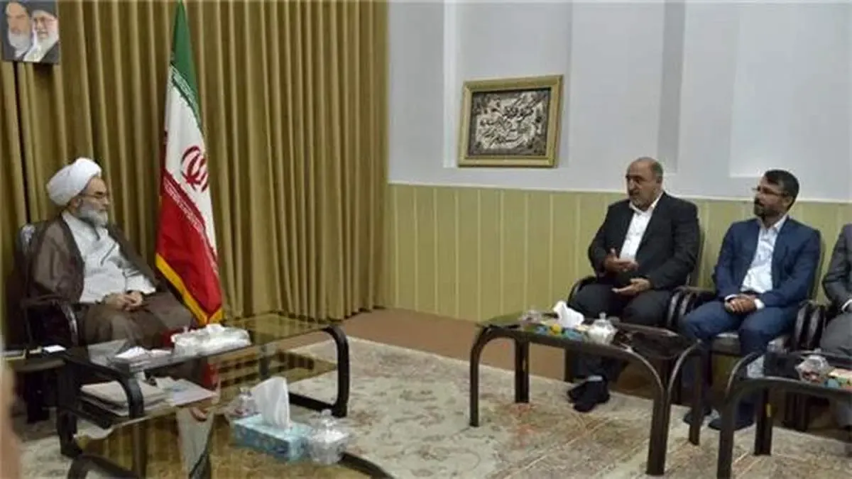 توجه به صادرات بیشتر، واردات کالاهایی که داخل تولید نمی شوند، اشتغالزایی مولد و نظارت مضاعف