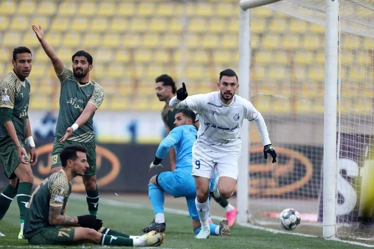 گلزن استقلال به بازی فردا رسید