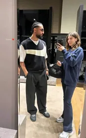 عکس/ رونمایی از مدل موی خاص ستاره استقلالی کنار همسرش