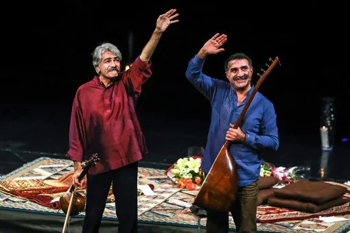 کیهان کلهر روی صحنه می‌رود