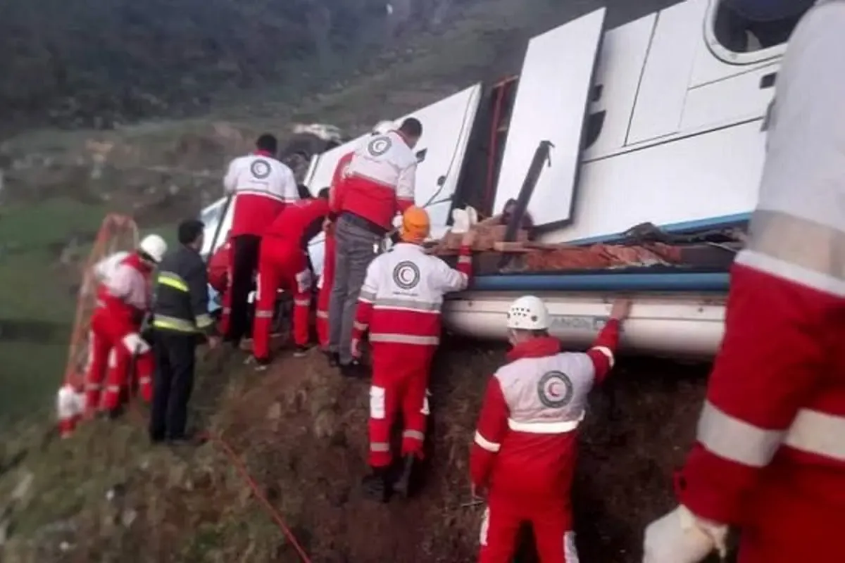 ۵ فوتی در واژگونی هولناک اتوبوس در گردنه حیران/ فیلم