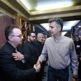 حضور فردوسی‌پور و بیرانوند در مراسم ختم همسر زنوزی/ عکس