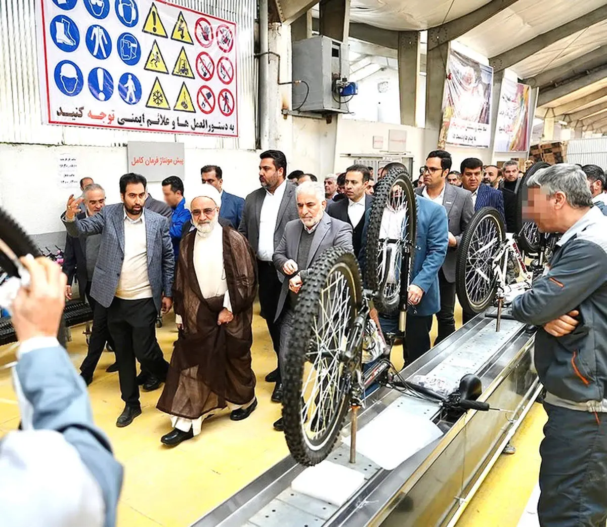 زندانیان قزلحصار دوچرخه‌ساز شدند