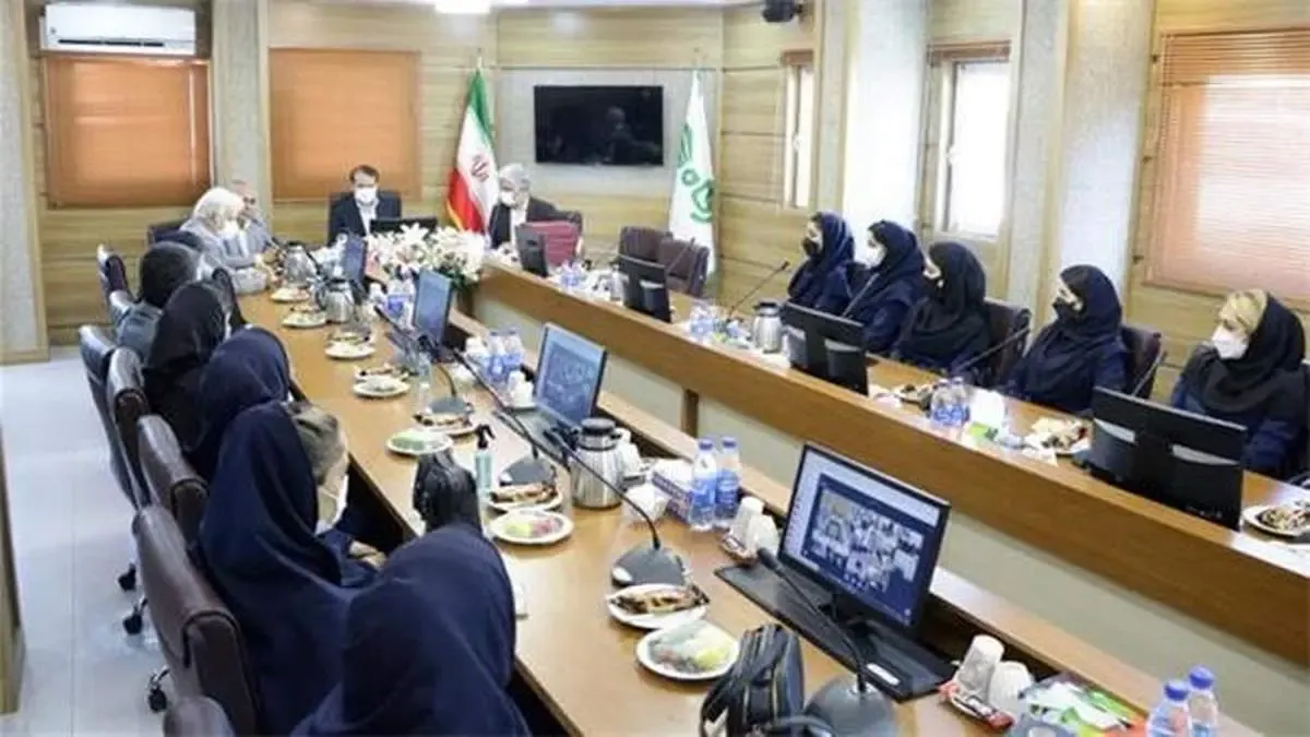 تجلیل از صندوقداران برتر فروشگاه‌های زنجیره‌ای رفاه همزمان با ۲۶سالگی این بنگاه اقتصادی