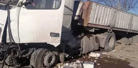 تریلی مینی بوس پر از مسافر را قیچی کرد!