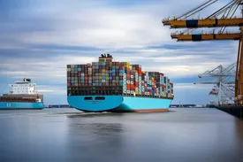 اقدام شبانه دولت پیش از مذاکرات / ترخیص کالا‌های اساسی ۵ روزه شد