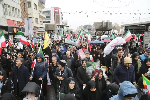 ایستادگی برای ایران