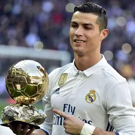 ببینید/ رفتار عجیب رونالدو در زمین فوتبال