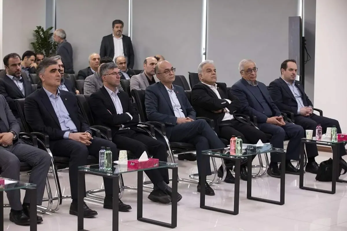 رونمایی از اولین اوراق مرابحه ارزی بانک ملت توسط رئیس کل بانک مرکزی