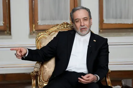 عراقچی: توافق با عمان به معنای بازگشایی تنگه هرمز نیست