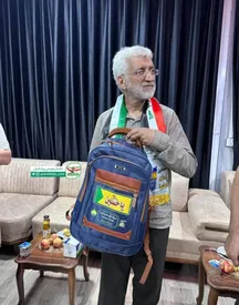 سعید جلیلی با پرچم عراق در پیاده روی اربعین/ عکس