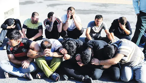 سرقت موبایل از داخل خودرو در ۳ ثانیه (فیلم)