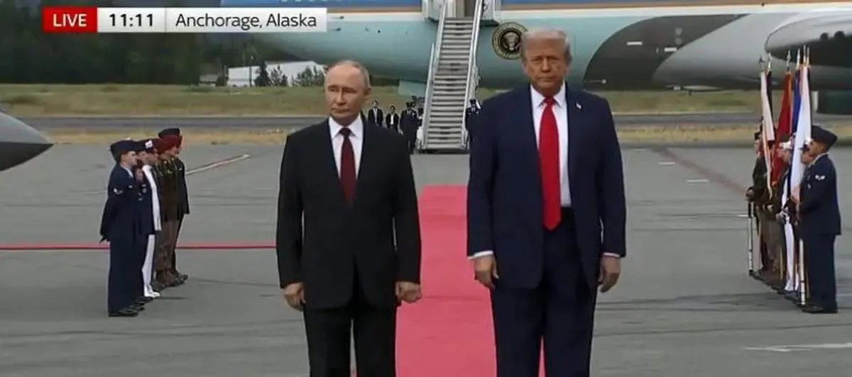 دیدار پوتین و ترامپ در همان دقایق ابتدایی حاشیه‌ساز شد/ تصاویر