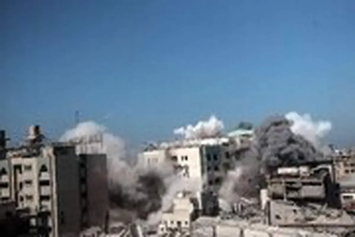 نجات معجزه‌آسای کودک فلسطینی از زیر آوار/ ویدئو