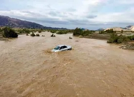 سیلاب‌ها همچنان تلفات می‌گیرند