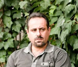 شعر دهه هفتاد همچنان «حضور» دارد