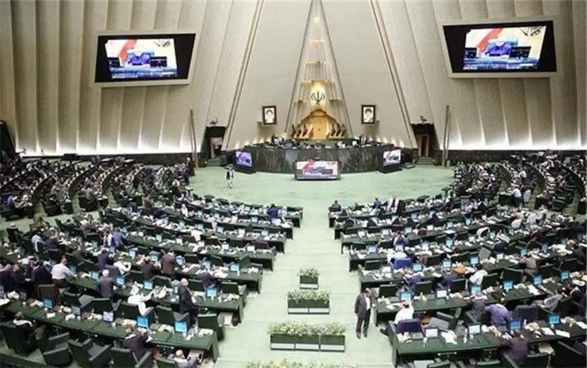 اگر گزارشگر فساد، مدارک را از طریق اعمال مجرمانه بدست آورد، مشمول حمایت قانون نمی شود