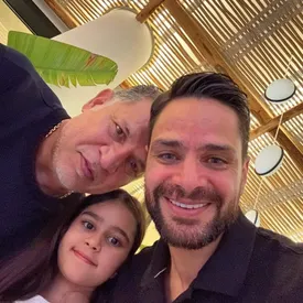 ذوق دختر ستاره پرسپولیس در سلفی با علی دایی/ عکس