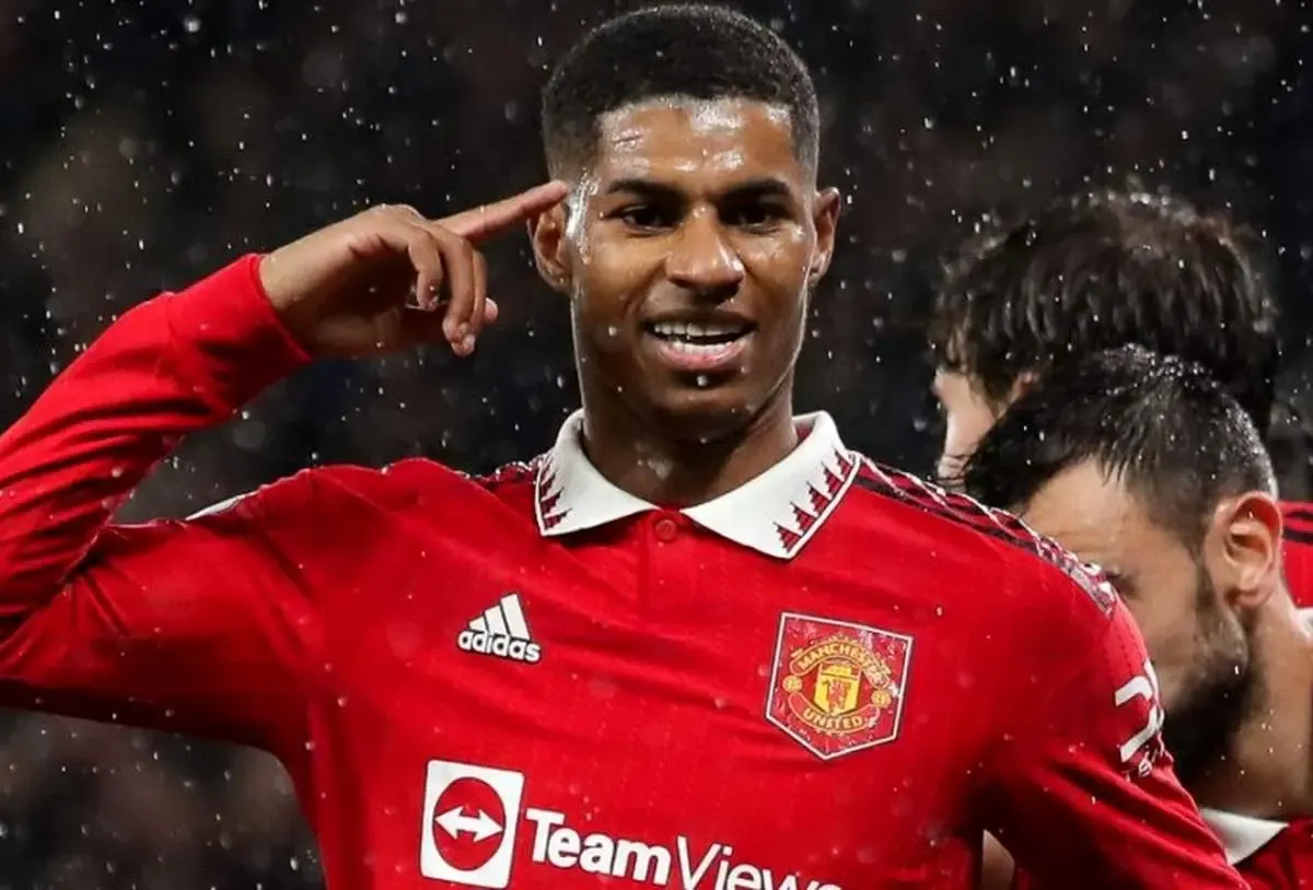 ببینید | جنگ شیاطین سرخ برای تصاحب پیراهن ستاره منچستر