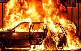 دو خودرو 405 و سمند در مسکن مهر به آتش کشیده شد