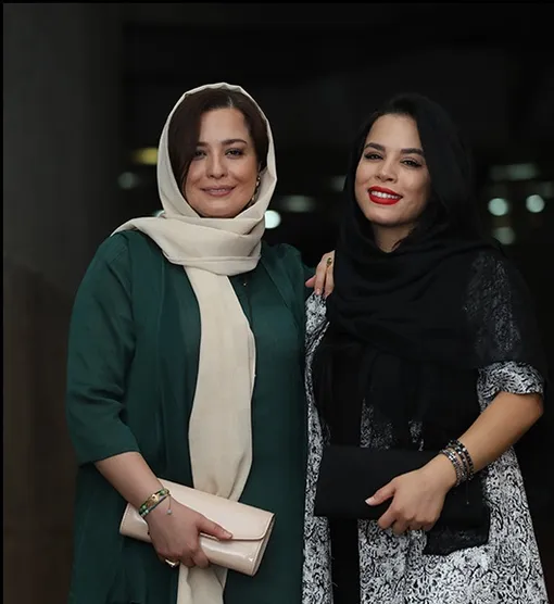 ماچ و بغل مهراوه و ملیکا شریفی‌نیا هنگام دیدار با هم در یک برنامه/ فیلم
