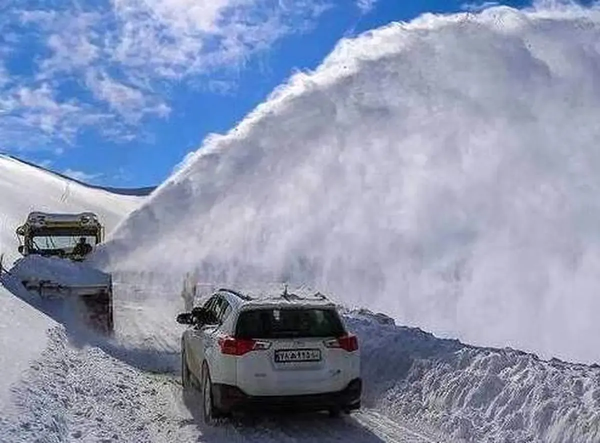 برف و باران، برق‌ مشهد را قطع کرد