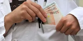 تعرفه ها پایین است پزشکان زیرمیزی می گیرند!