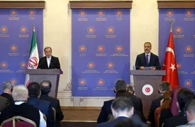 پخش مستقیم نشست عراقچی از تلویزیونهای ماهوارهای/ صدا وسیما اما در حد شبکه خبر 2!