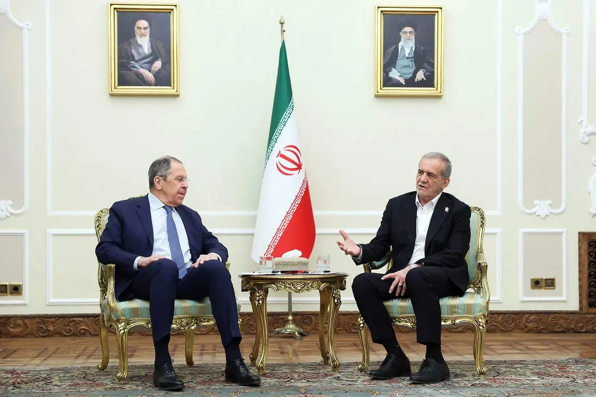 پیشنهاد عجیب لاوروف به پزشکیان درباره ترامپ!