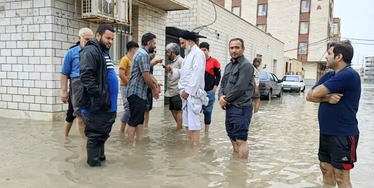 امام جمعه اهواز به مناطق آبگرفتگی رفت