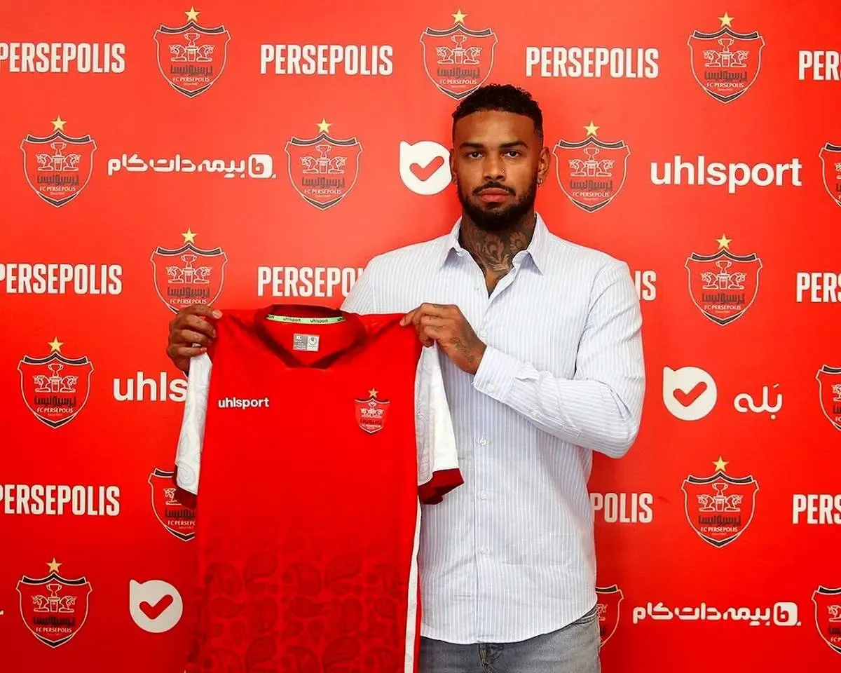 ببینید | تمسخر بازیکن پرسپولیس روی آنتن زنده تلویزیون