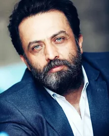 مصطفی زمانی ۱۵ سال پس از یوزارسیف با چهره متفاوت/ عکس