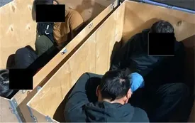 جاساز باور نکردنی چندین مهاجر در وانت توسط قاچاقچیان انسان!