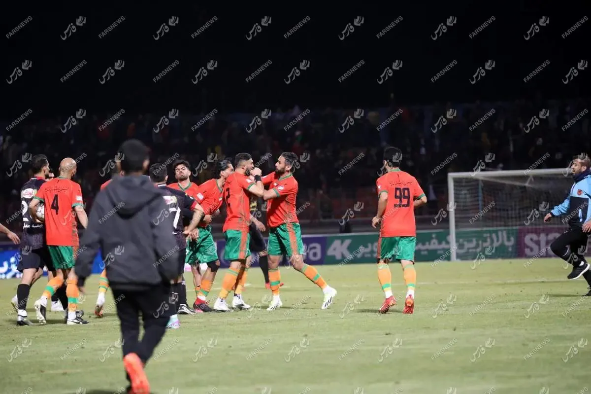 بزن بزن پس از تساوی پرسپولیس/ اسامی ۴ بازیکن که کتک کاری کردند