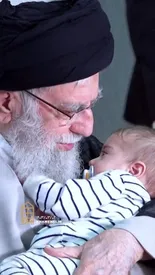 کوچک‌ترین نوه رئیسی در آغوش رهبر انقلاب / عکس