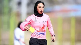 یک داور زن در دربی/ عکس
