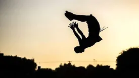 ببینید | حرکات دلهره‌آور دو پاکورباز بر روی سقف تونلی در تهران