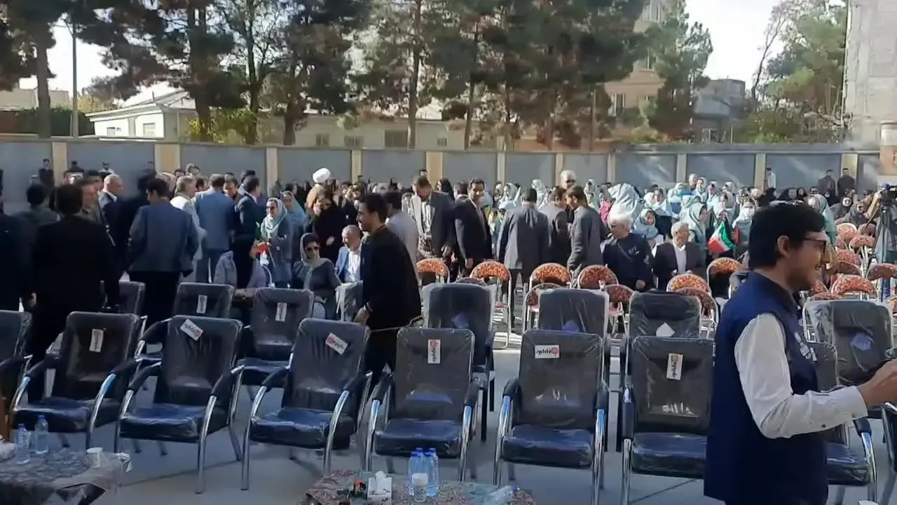 بچه ها در سایه، مسئولان در آفتاب!