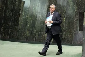 وزیر بهداشت آمار مهاجرت پزشکان و پرستاران را اعلام نکرد