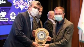 نشان عالی مدیر سال 1400 به مدیرعامل بانک دی تعلق گرفت