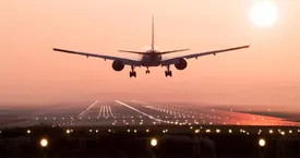 اخراج جالب یک زن از هواپیما!