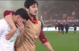 دلداری سردار آزمون به علیرضا جهانبخش/ عکس