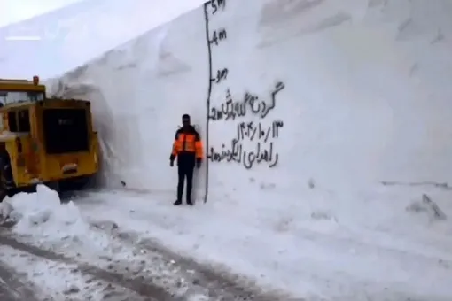 دیوار ۵ متری برف در گله‌بادوش الیگودرز + فیلم