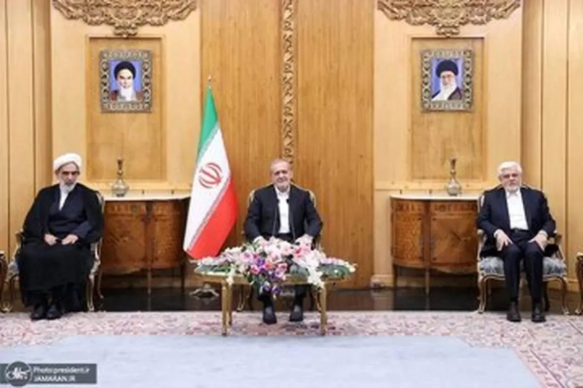 میکروفون باز کار دست پزشکیان داد/ ما را به دیپلماسی وادار می کنند که بلد نیستیم