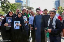 حضور نوادگان سید احمد خمینی(ره) در مراسم تشییع رهبر شهید/ تصاویر
